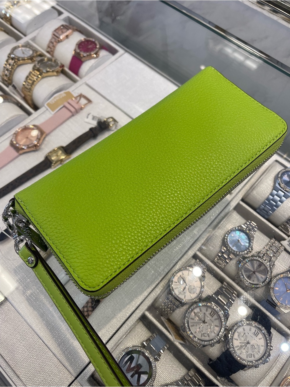 Michael Kors Lg Pebbled Leather Continental Wallet Wristlet Phone Holder 
Lime
N - Picture 5 of 16